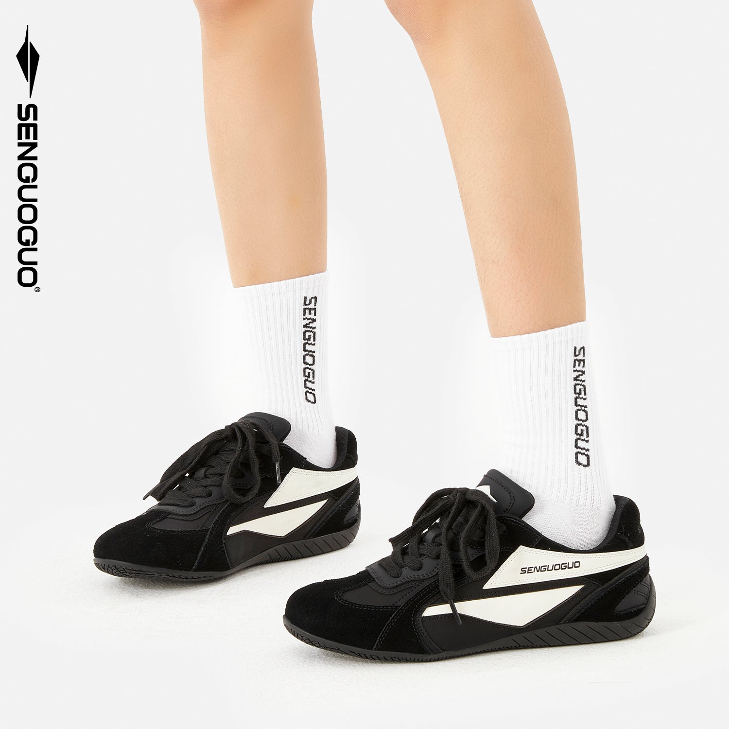 SENGUOGUO Retro Racer Sneaker — Black & White, Unisex Low-Top